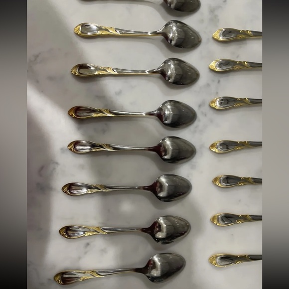 Retroneu STEPHANIE GOLD ACCENT 18/8 Korea Stainless Flatware 30pc Spoon Fork - Picture 9 of 12